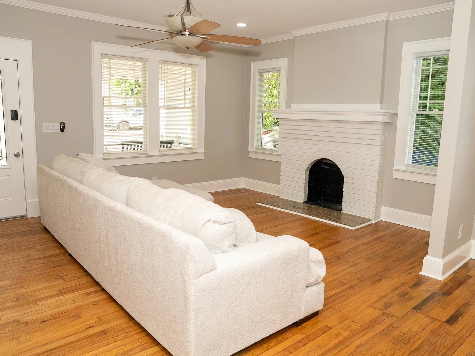 3 bed, 1168 sqft, $2,700 — Photo 4