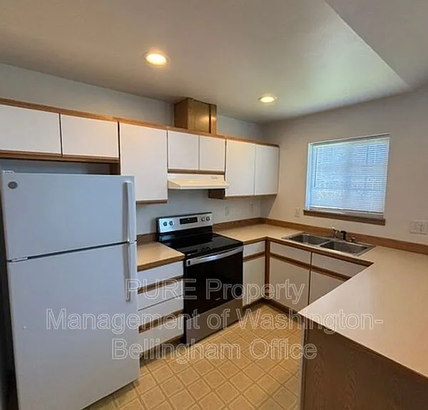 2427 Michigan St — Photo 3