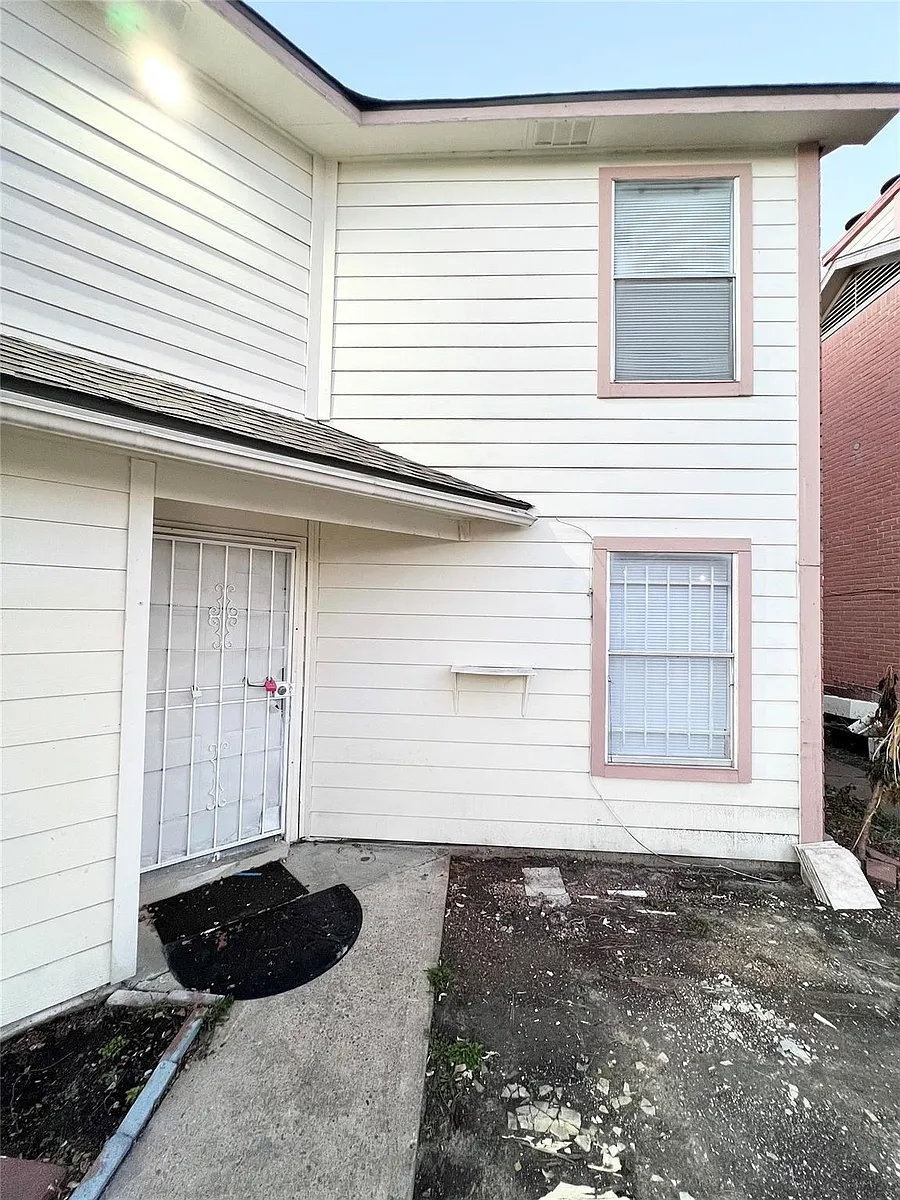 Building Photo - 12710 Leader St #B