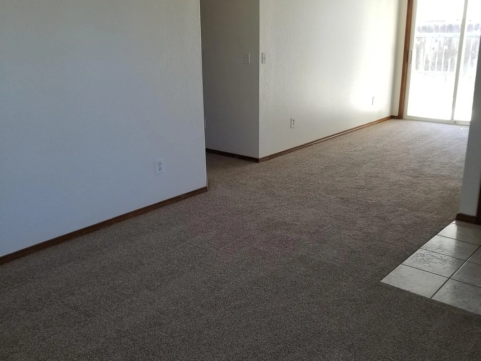 3 bed, 1127 sqft, $2,300 — Photo 3