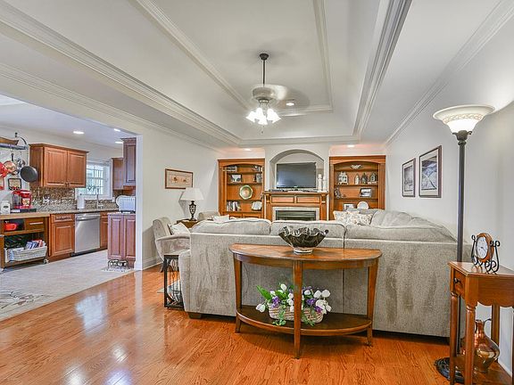 3rd image of 79 Hiddenbrook Ln