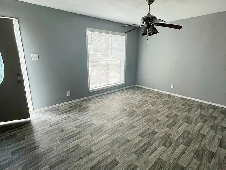 3662 Hemlock Ln — Photo 1