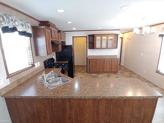 4th image of 69 Saint Peters Dr