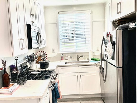 4th image of 825 N Alfred St APT 1
