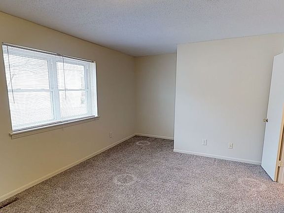Bedroom - tons of light.