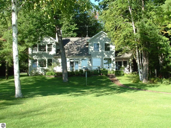 9240 Skegemog Point Rd, Williamsburg, MI 49690