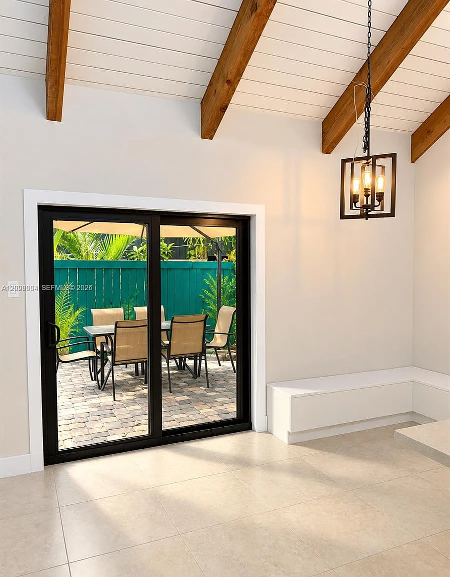 Kendall Trace Condo — Photo 2