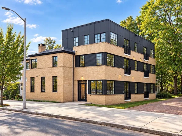 2161 Massachusetts Ave #202, Cambridge, MA 02140