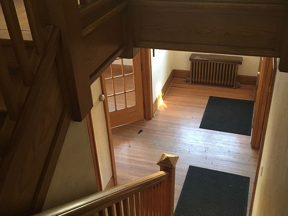 2nd image of 2058 Lorne St