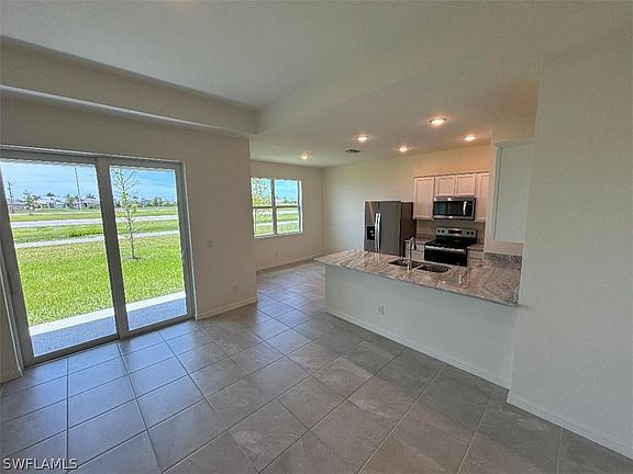 3rd image of 2609 NE 6th Place Cpe