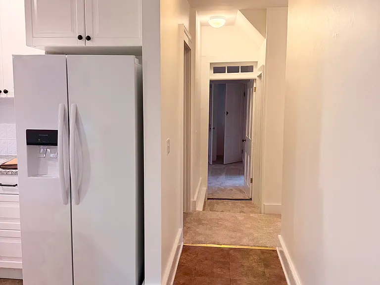 Hallway to primary bedroom & bathroom.