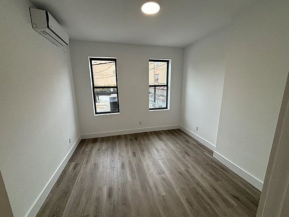3rd image of 353 Knickerbocker Ave Unit 3L
