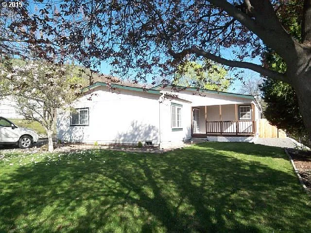 1211 Pomona St photo 1