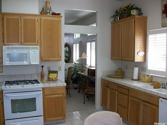 4th image of 2549 Candlewood Dr