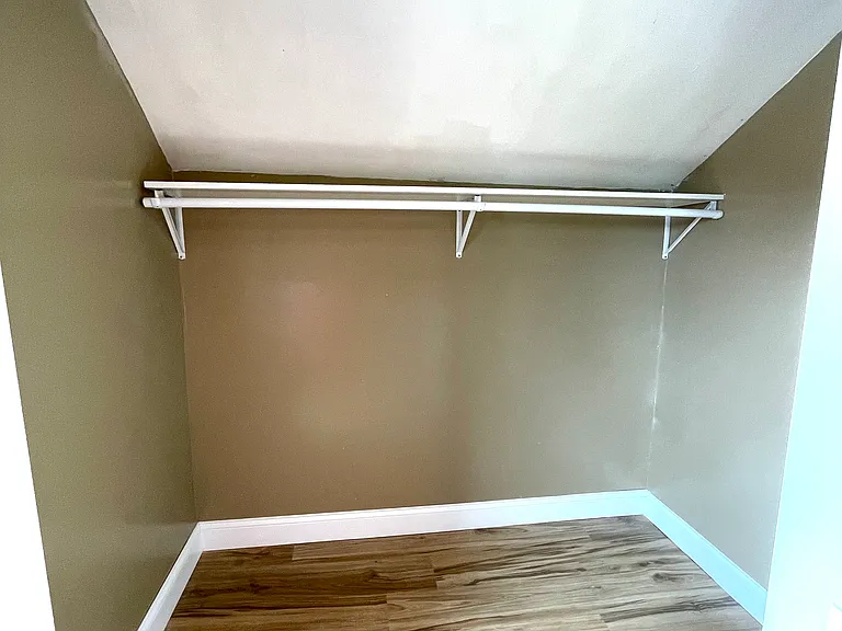 221 Middle St — Photo 27