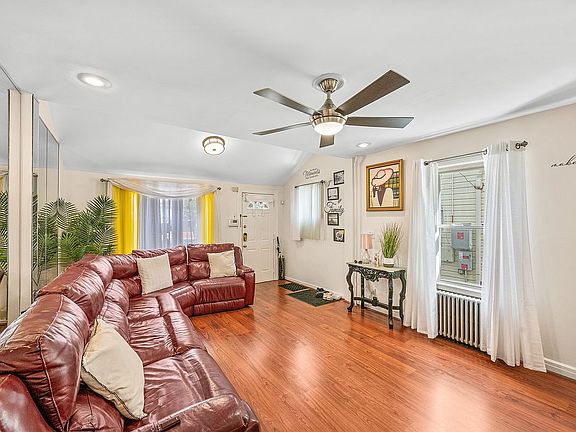 3rd image of 1354 E 57th St