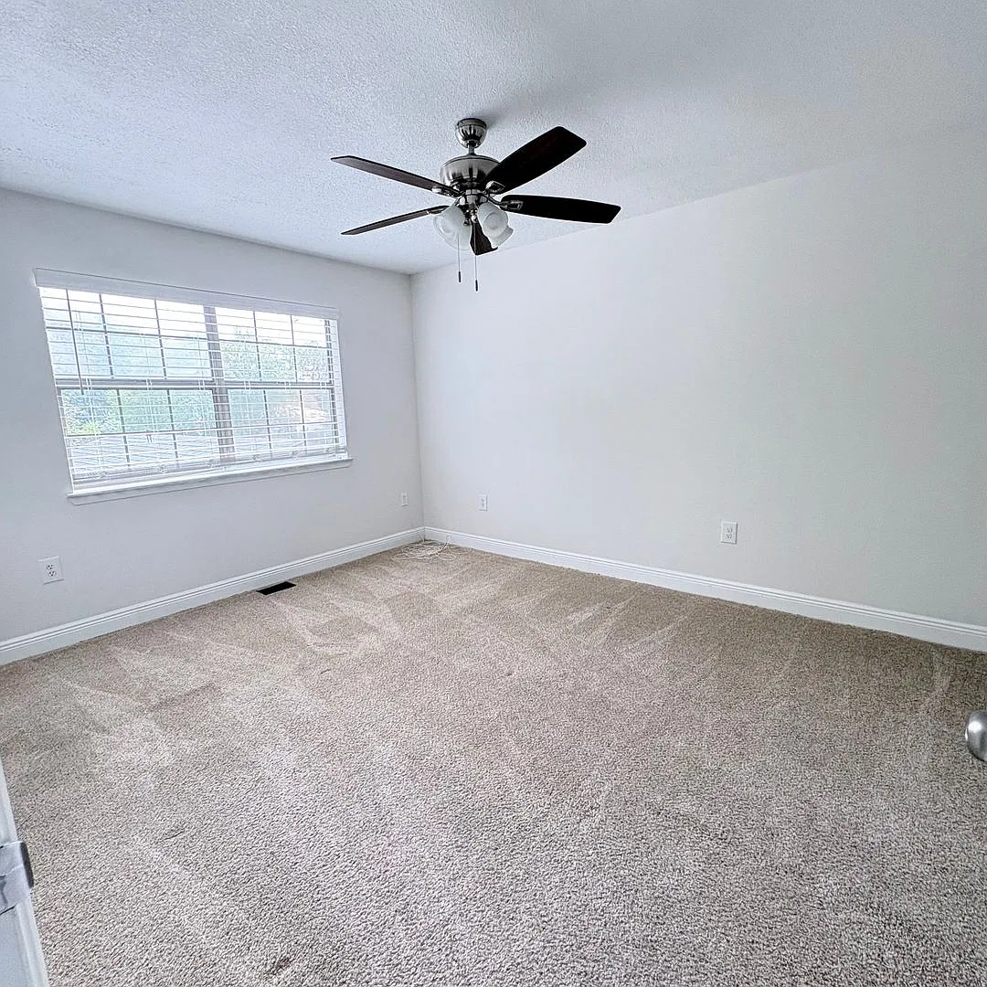 New Listing! — Photo 3