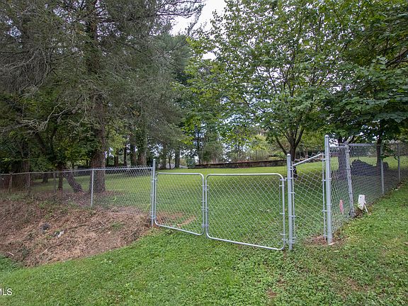 2nd image of 1212 Weaver Pike