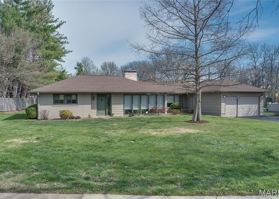 1st image of 5 Stacy Dr