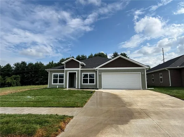 4814 S Creek Woods Dr, Saint Joseph, MO 64507