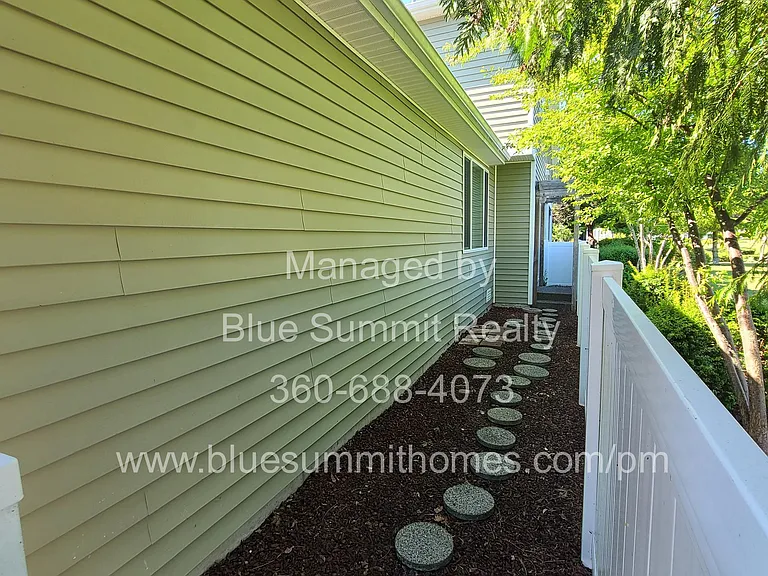 7633 Rushmore Way NE — Photo 21