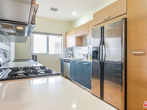 3rd image of 5016 Bakman Ave Unit 301