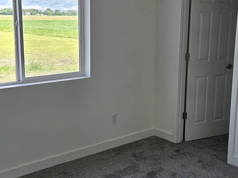 1538 Parke Ave S — Photo 11