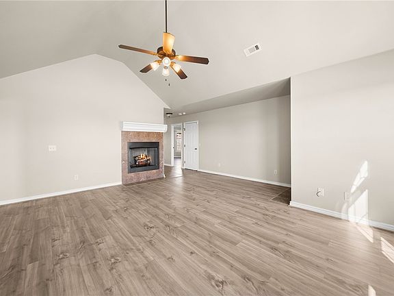 3rd image of 580 Keswick Dr