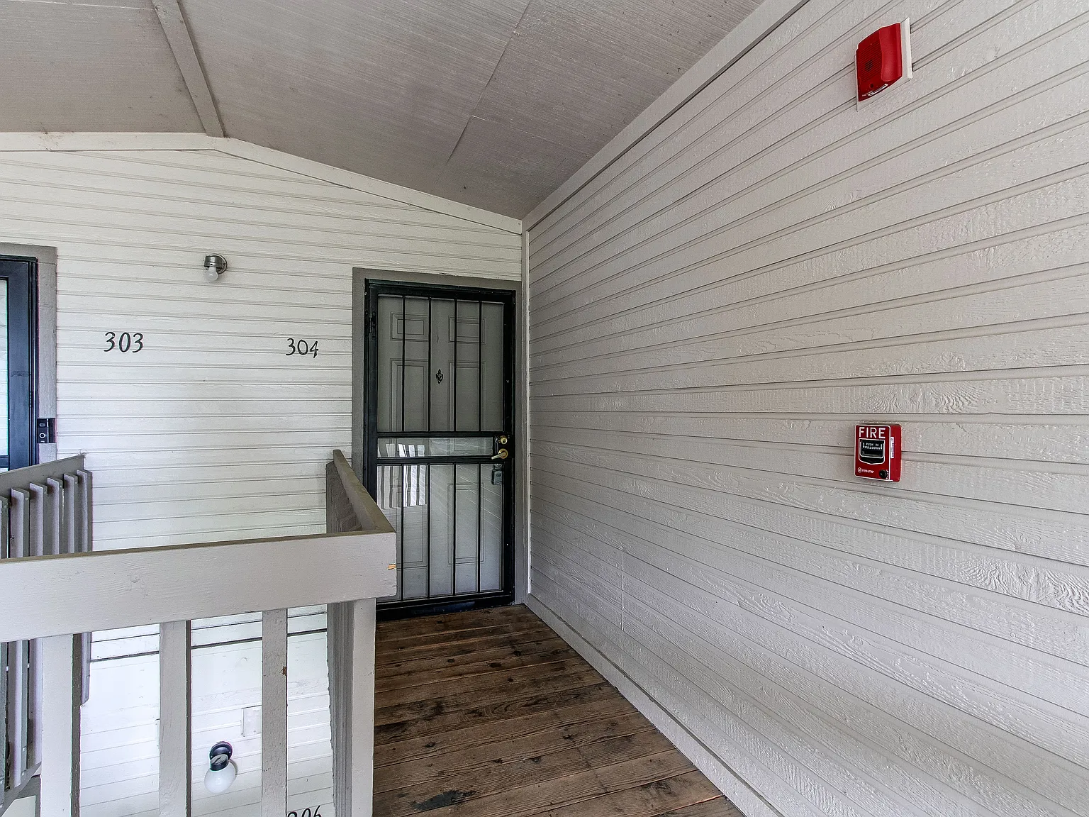 2 bed, 895 sqft, $1,800 — Photo 2