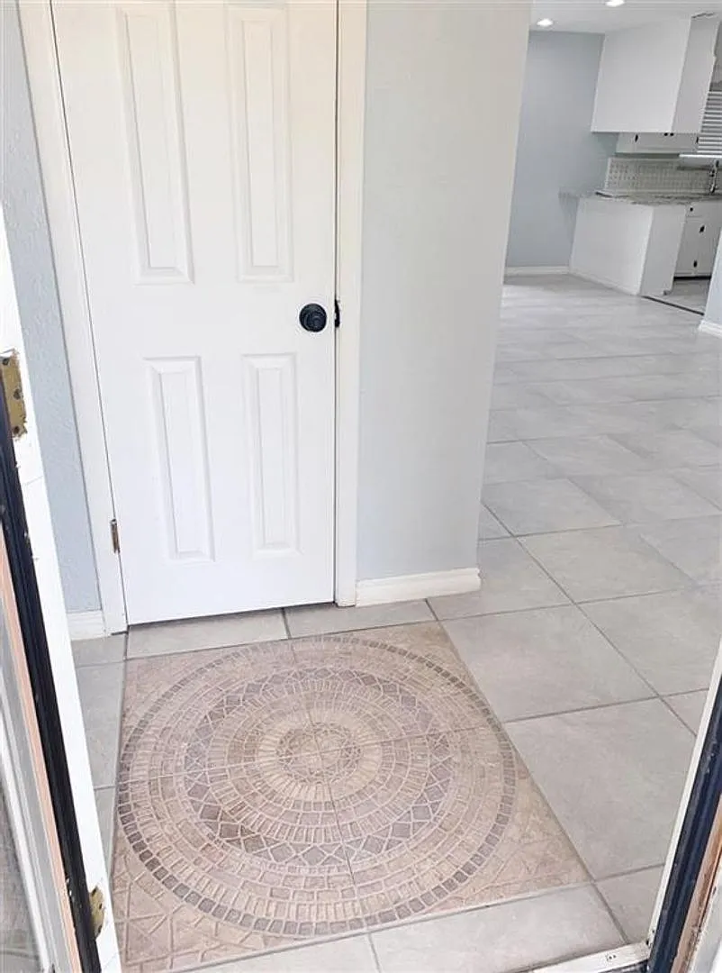 4207 Se Camden Way - Available Now! — Photo 3