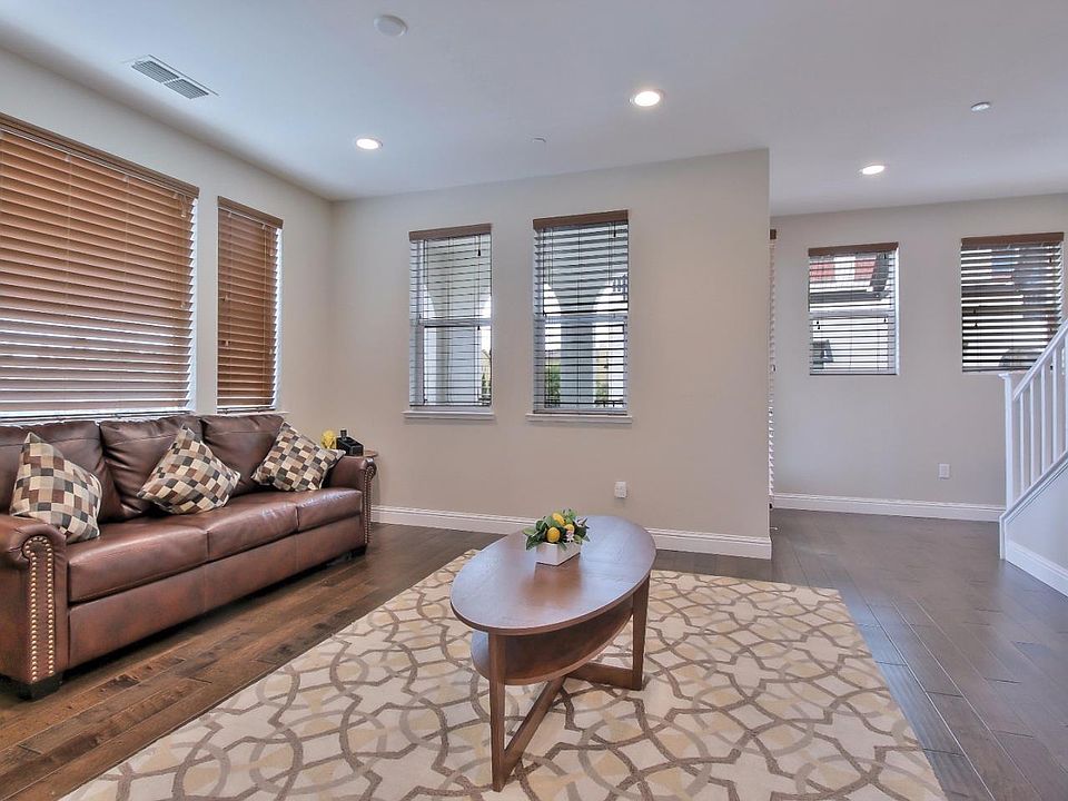 1st image of 2738 Goble Ln #1