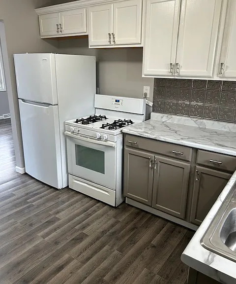 801 Howell St — Photo 6