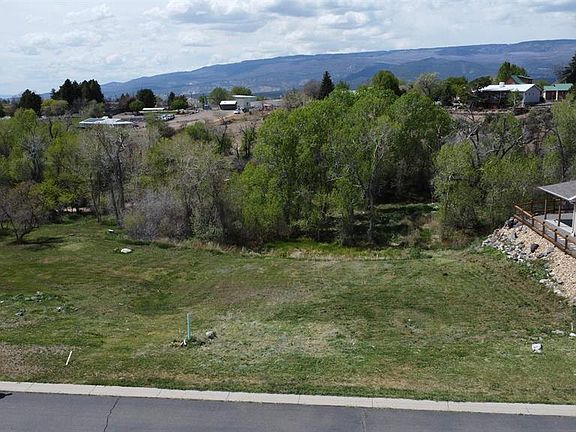 3rd image of 720 SE Stonebridge Drive