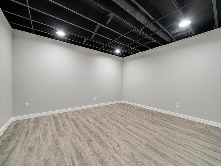 112 Liverpool Dr SE — Photo 27