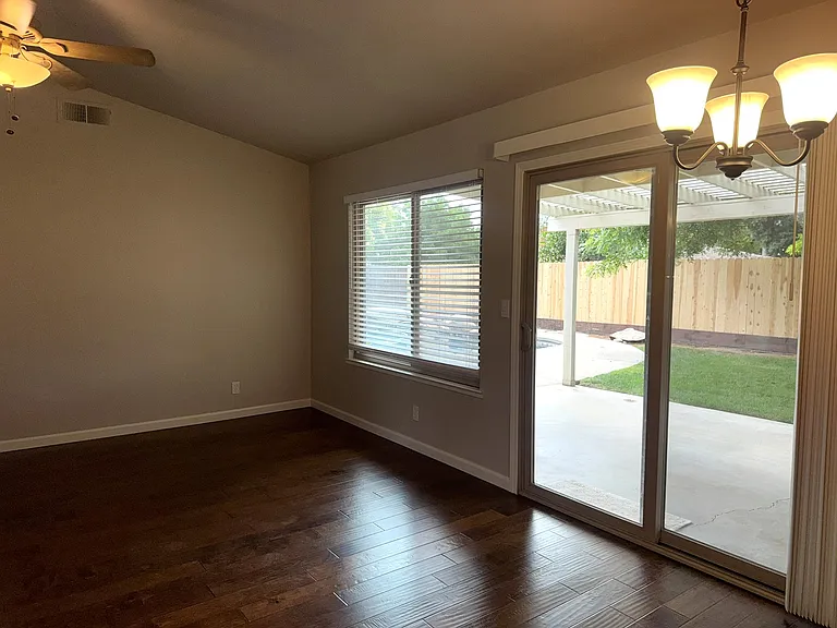 875 E Cromwell Ave — Photo 6