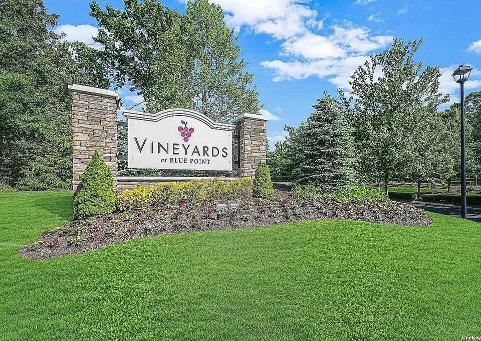 1st image of 207 Halley Dr #104