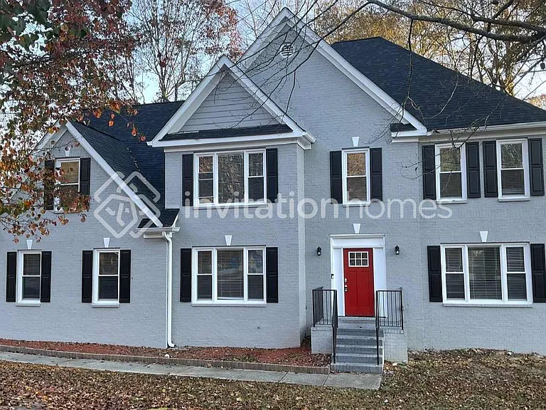1810 Collines Ave SW — Photo 1