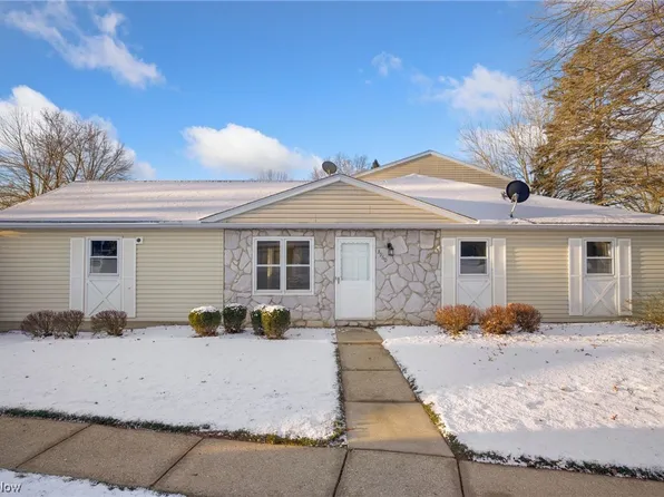 3960 Townhouse Ln, Uniontown, OH 44685