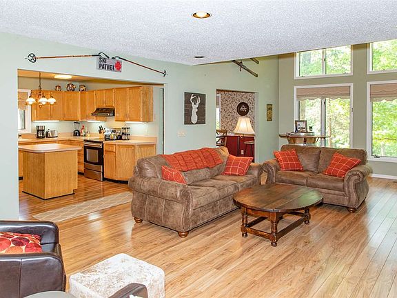 4th image of 217 Piney Ln