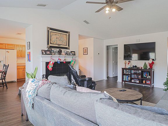 4th image of 18040 Lake Vista Dr