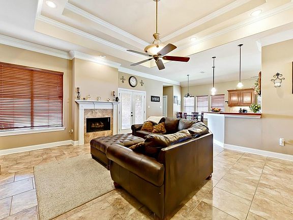 4th image of 2941 Lakes Cir