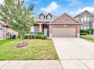 10033 Grey Crow Dr, Fort Worth, TX 76177