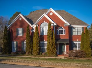 2001 Marina Cove Dr, Hixson, TN 37343