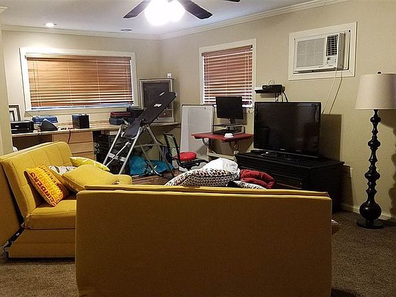 5th image of 448 S Shorewood Dr