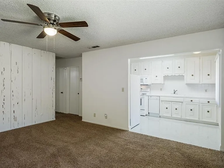 Reef Apartments — Photo 15