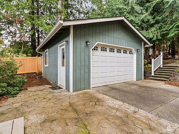 3rd image of 21 SE Lupine Court