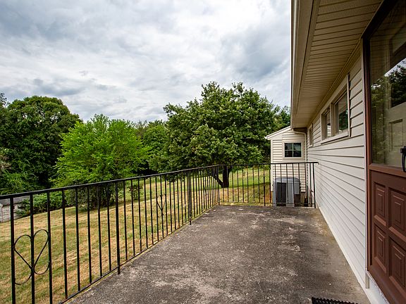 4th image of 47 Byrnes Ave