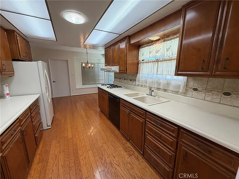 2680 N Canal St — Photo 10