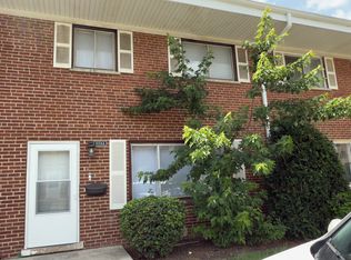 1056 N Boxwood Dr UNIT 1, Mount Prospect, IL 60056