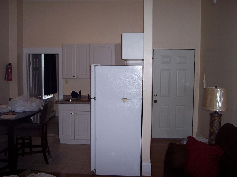 2nd image of 713 Main St APT 2